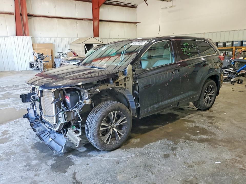 2018 Toyota Highlander მანქანა იყიდება აუქციონზე, vin: 5TDBZRFH9JS879318, აუქციონის ნომერი: 57639376