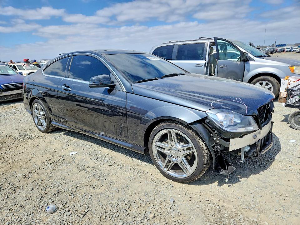2013 Mercedes-benz C მანქანა იყიდება აუქციონზე, vin: WDDGJ4HB9DF980409, აუქციონის ნომერი: 58930296
