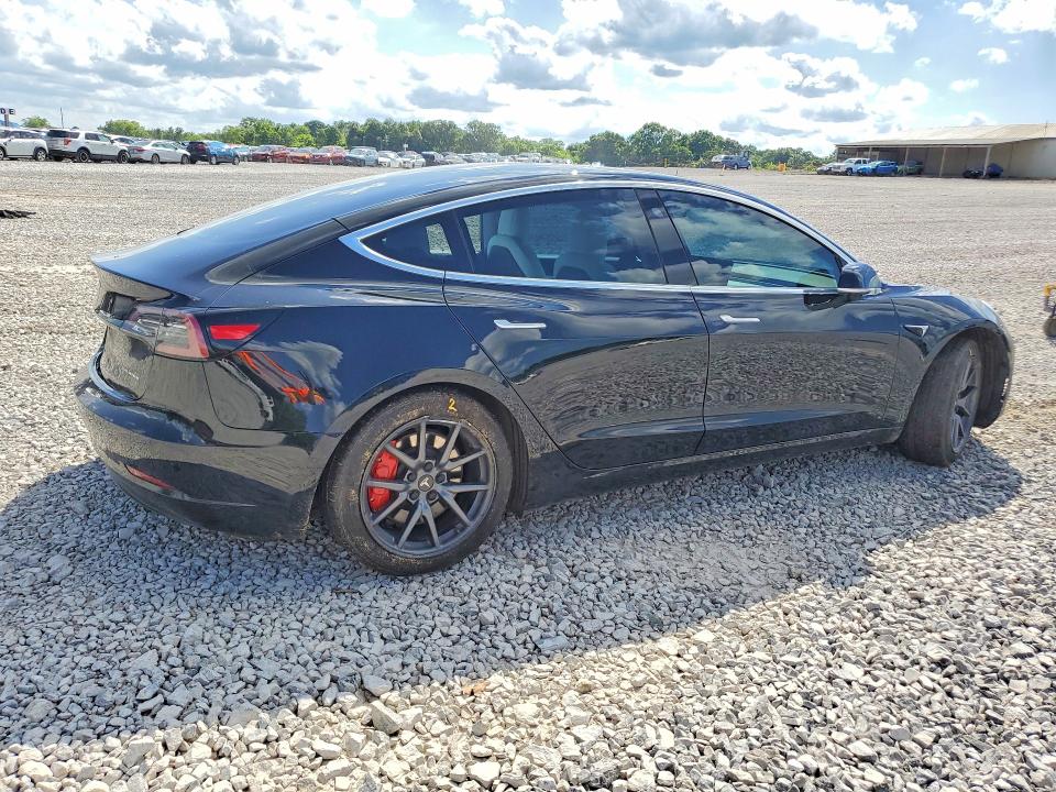 58030086 :رقم المزاد ، 5YJ3E1EB5JF097004 vin ، 2018 Tesla Model 3 مزاد بيع