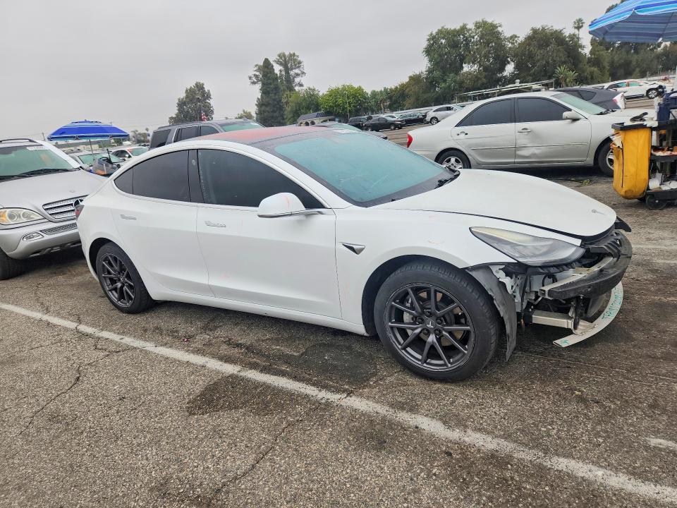 57207356 :رقم المزاد ، 5YJ3E1EA3JF009106 vin ، 2018 Tesla Model 3 مزاد بيع