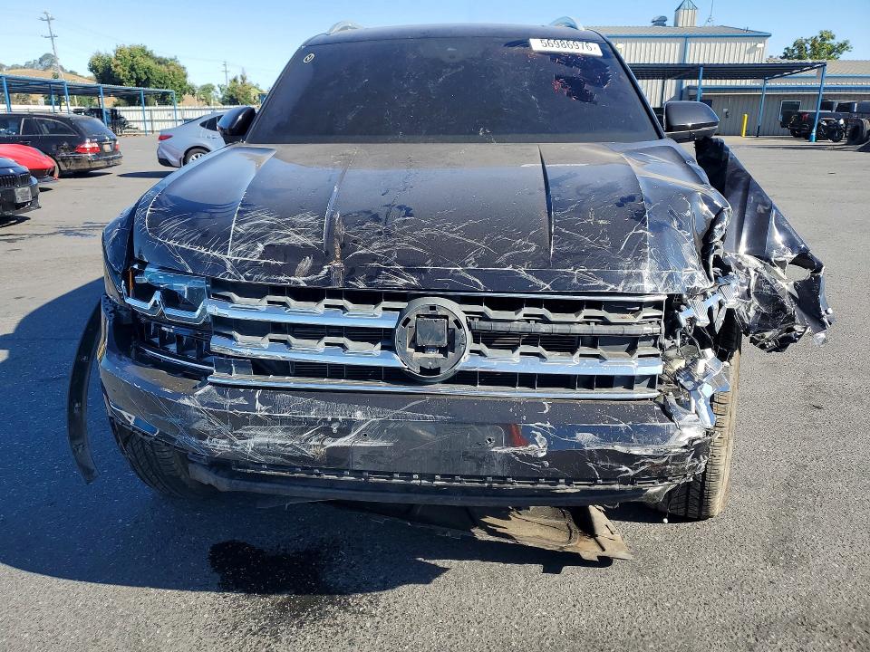 56986976 :رقم المزاد ، 1V2MR2CA9JC589491 vin ، 2018 Volkswagen Atlas مزاد بيع