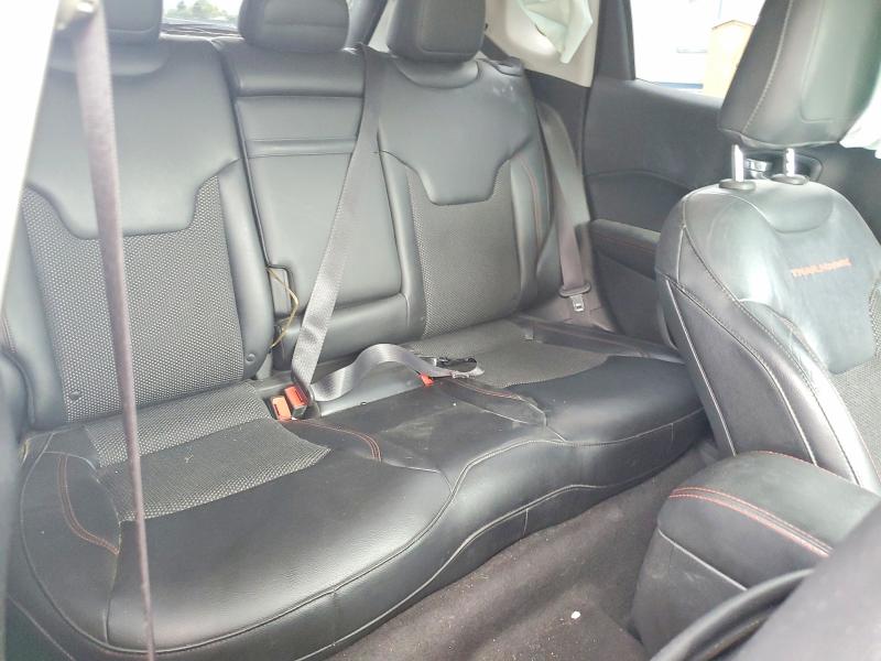 55832306 :رقم المزاد ، 3C4NJDDB2JT115418 vin ، 2018 Jeep Compass مزاد بيع