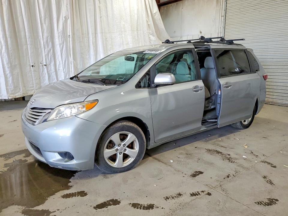 2015 Toyota Sienna მანქანა იყიდება აუქციონზე, vin: 5TDKK3DC4FS688972, აუქციონის ნომერი: 57300196