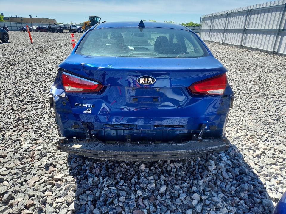 2018 Kia Forte მანქანა იყიდება აუქციონზე, vin: 3KPFL4A70JE262615, აუქციონის ნომერი: 55860676