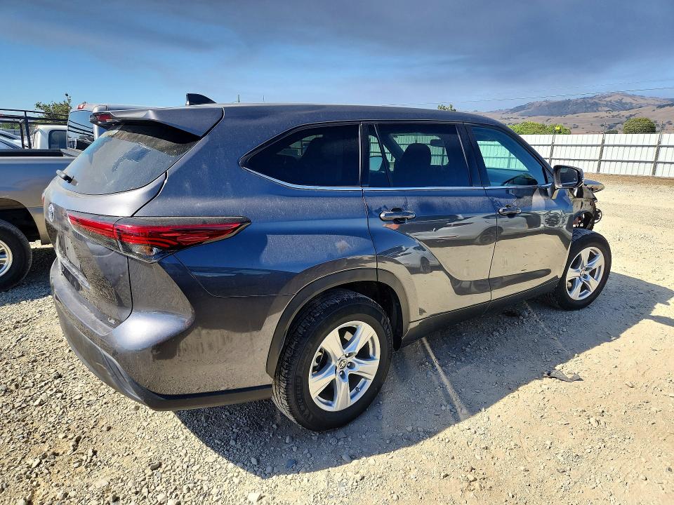 Auction sale of the 2022 Toyota Highlander, vin: 5TDZZRAH5NS557657, lot number: 57253526