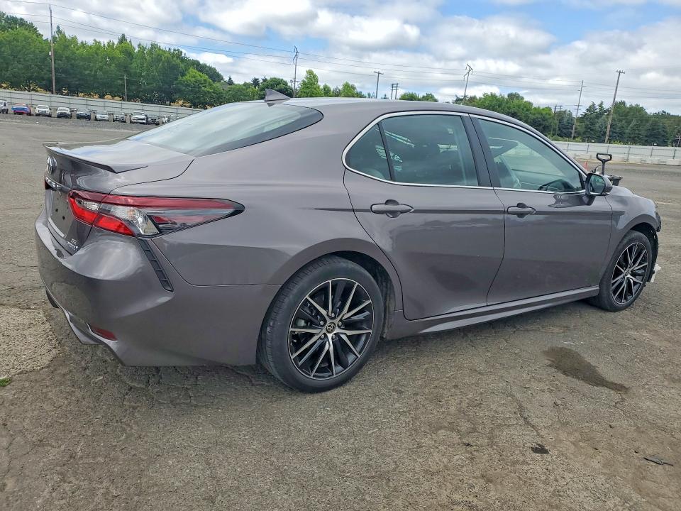 2022 Toyota Camry Hybrid მანქანა იყიდება აუქციონზე, vin: 4T1G31AK7NU576367, აუქციონის ნომერი: 57731136