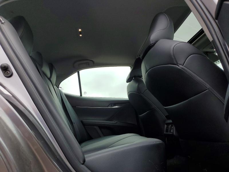 56429046 :رقم المزاد ، 4T1B11HK1KU247410 vin ، 2019 Toyota Camry مزاد بيع