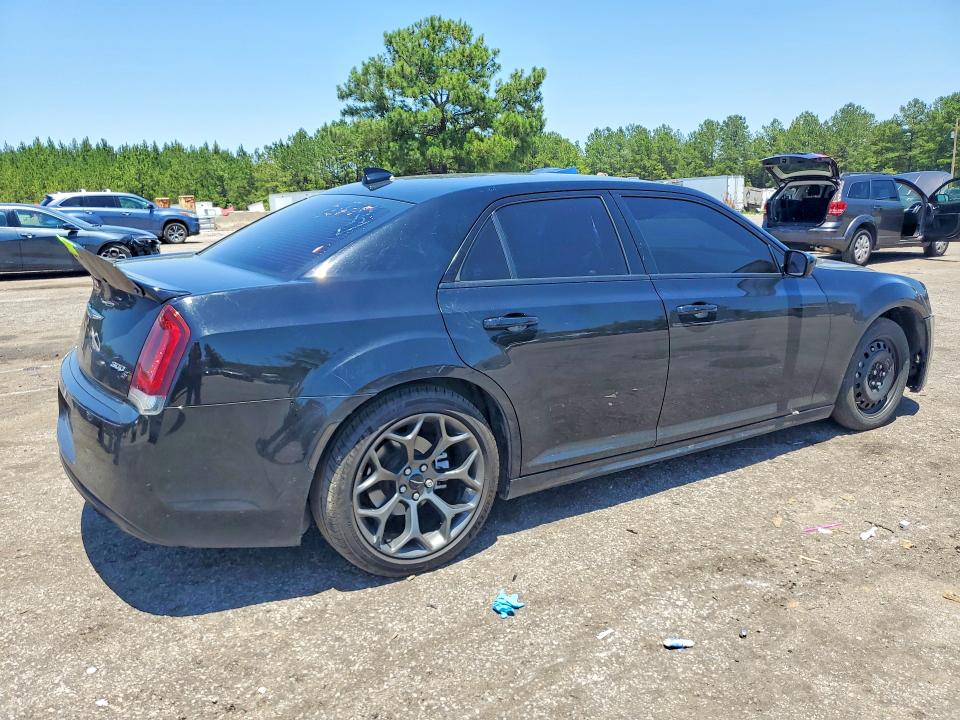 55845406 :رقم المزاد ، 2C3CCABG2JH231570 vin ، 2018 Chrysler 300 مزاد بيع