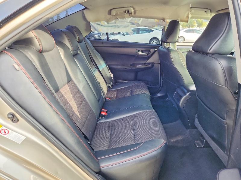 55887536 :رقم المزاد ، 4T1BF1FK6HU801957 vin ، 2017 Toyota Camry مزاد بيع