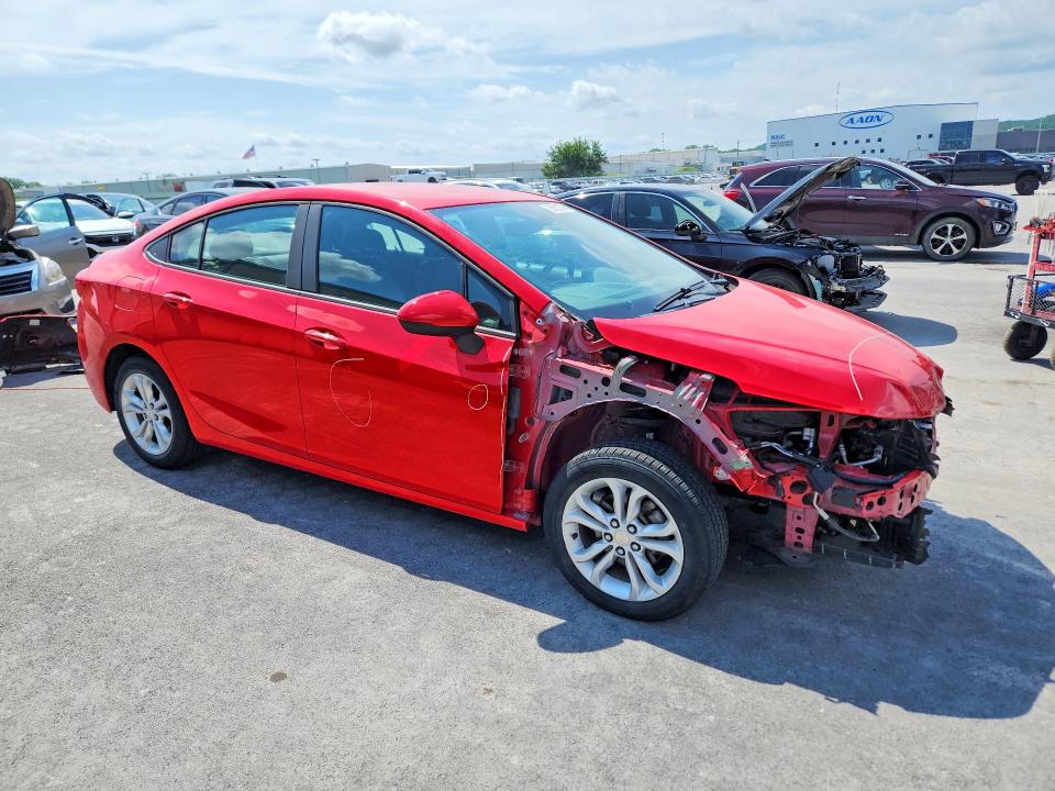 55621736 :رقم المزاد ، 1G1BC5SM2K7142284 vin ، 2019 Chevrolet Cruze مزاد بيع