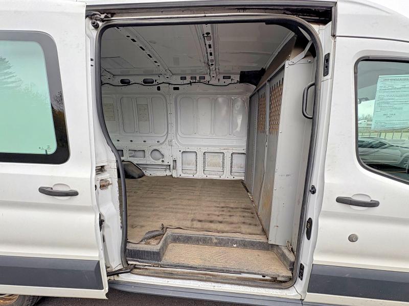 58570426 :رقم المزاد ، 1FTNR2CM3FKA00707 vin ، 2015 Ford Transit مزاد بيع