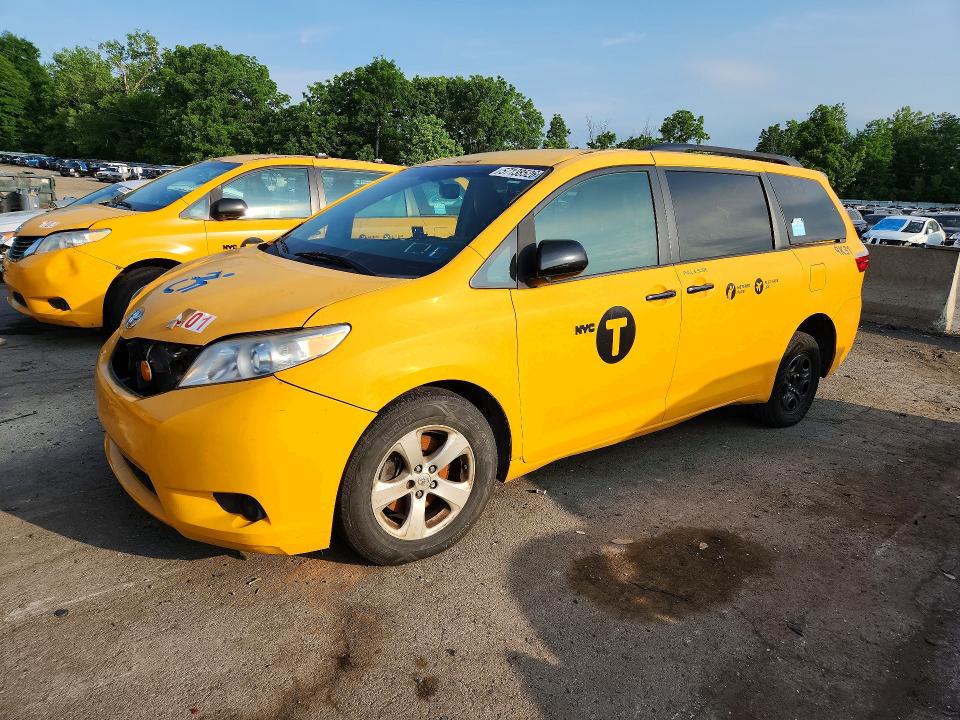 2017 Toyota Sienna მანქანა იყიდება აუქციონზე, vin: 5TDKZ3DC5HS885275, აუქციონის ნომერი: 57138526