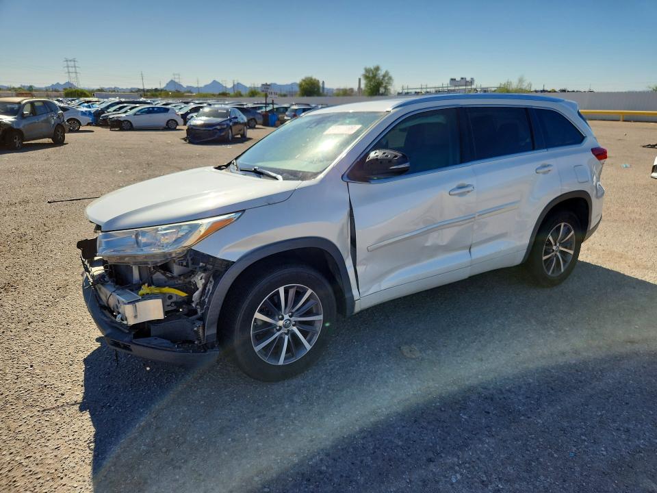 58146166 :رقم المزاد ، 5TDKZRFH2HS517941 vin ، 2017 Toyota Highlander مزاد بيع