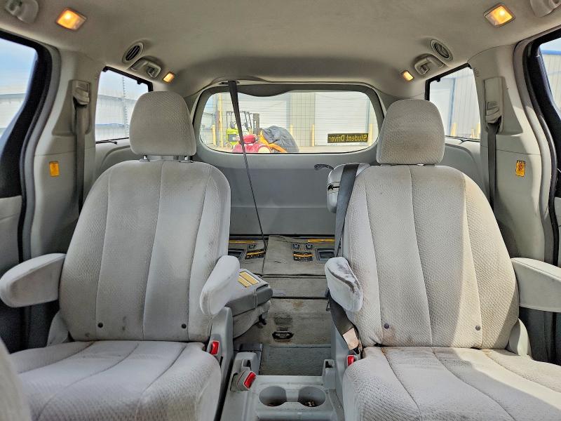 55563716 :رقم المزاد ، 5TDKK3DC4DS381203 vin ، 2013 Toyota Sienna مزاد بيع