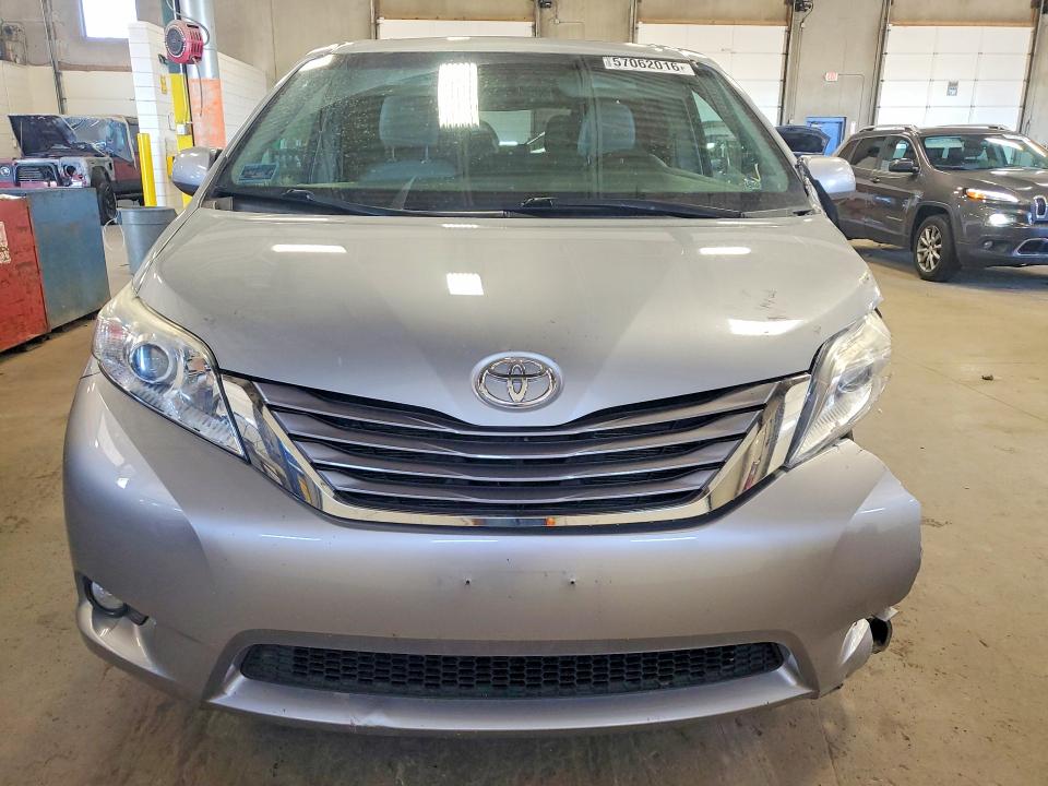 2015 Toyota Sienna მანქანა იყიდება აუქციონზე, vin: 5TDDK3DC5FS122182, აუქციონის ნომერი: 57062016
