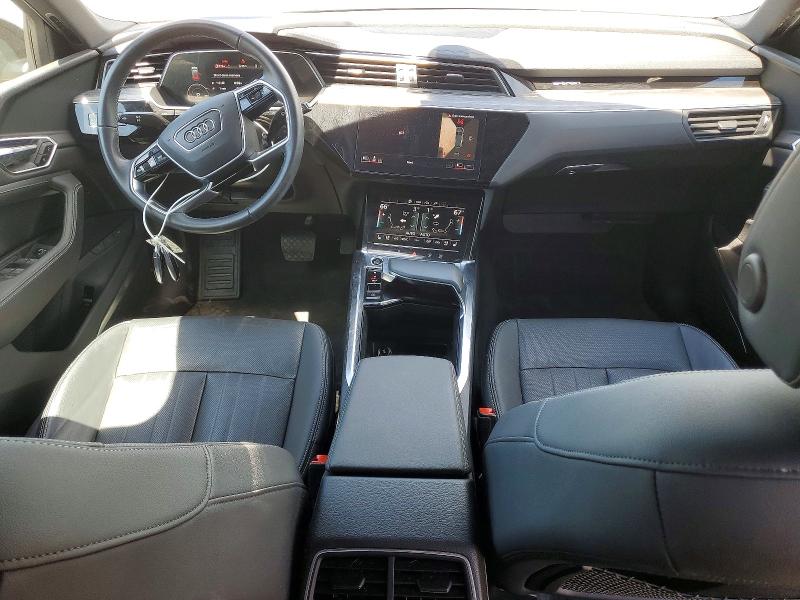 55418576 :رقم المزاد ، WA1LAAGE6NB009910 vin ، 2022 Audi E-tron مزاد بيع