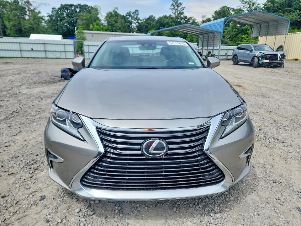 57551876 :رقم المزاد ، 58ABK1GG7JU100252 vin ، 2018 Lexus Es مزاد بيع