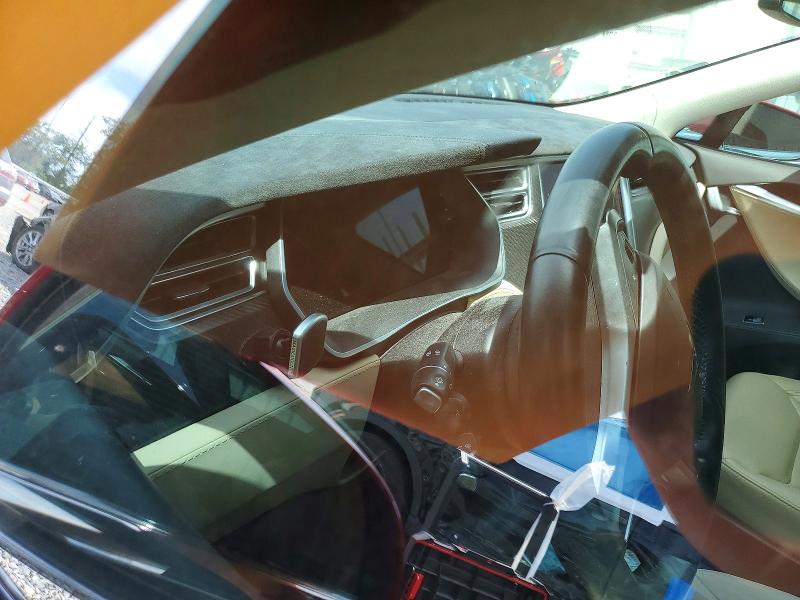 58595926 :رقم المزاد ، 5YJSA1V23FF099302 vin ، 2015 Tesla Model S مزاد بيع