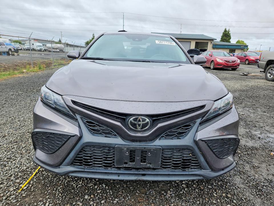58711746 :رقم المزاد ، 4T1G11AK9NU656002 vin ، 2022 Toyota Camry مزاد بيع