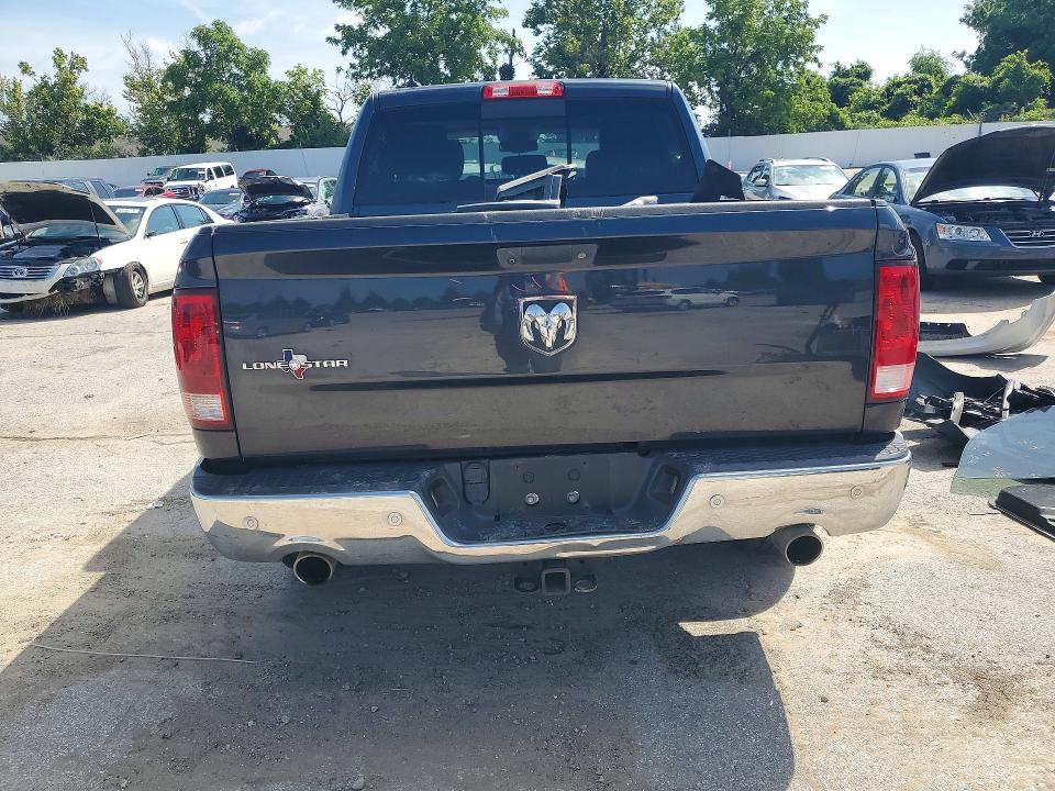 58596076 :رقم المزاد ، 1C6RR6LT9JS105493 vin ، 2018 Ram 1500 مزاد بيع