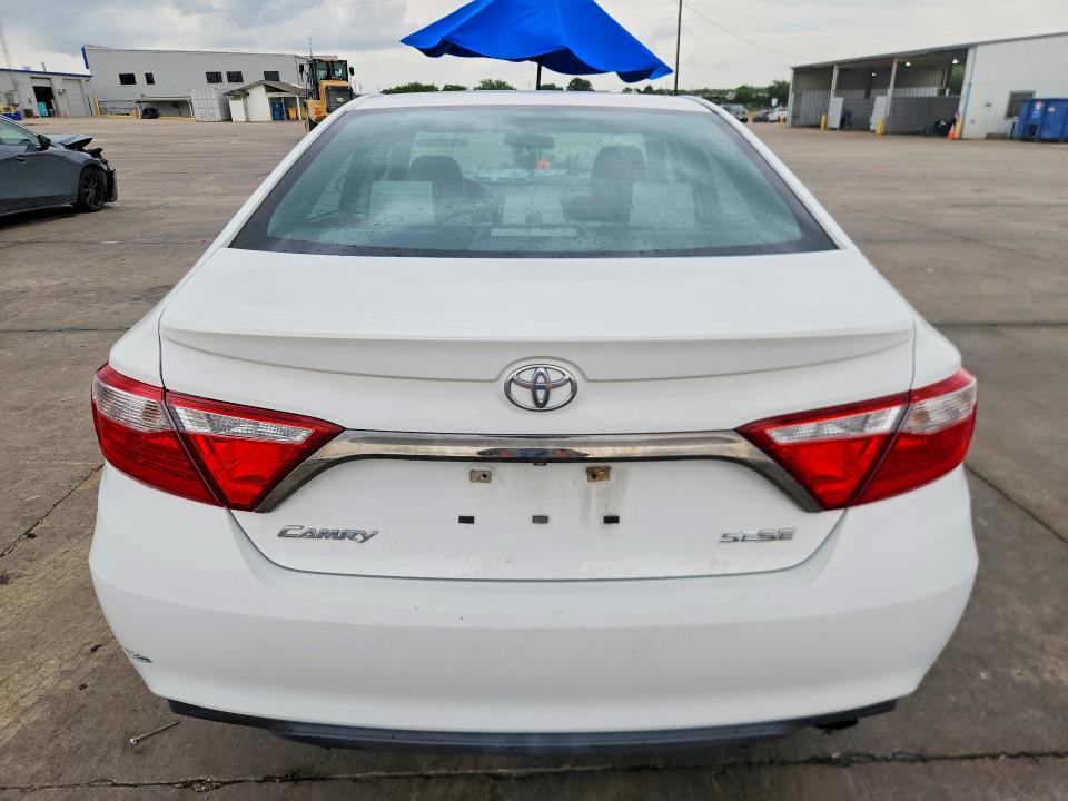 56296316 :رقم المزاد ، 4T1BF1FK2FU102290 vin ، 2015 Toyota Camry مزاد بيع