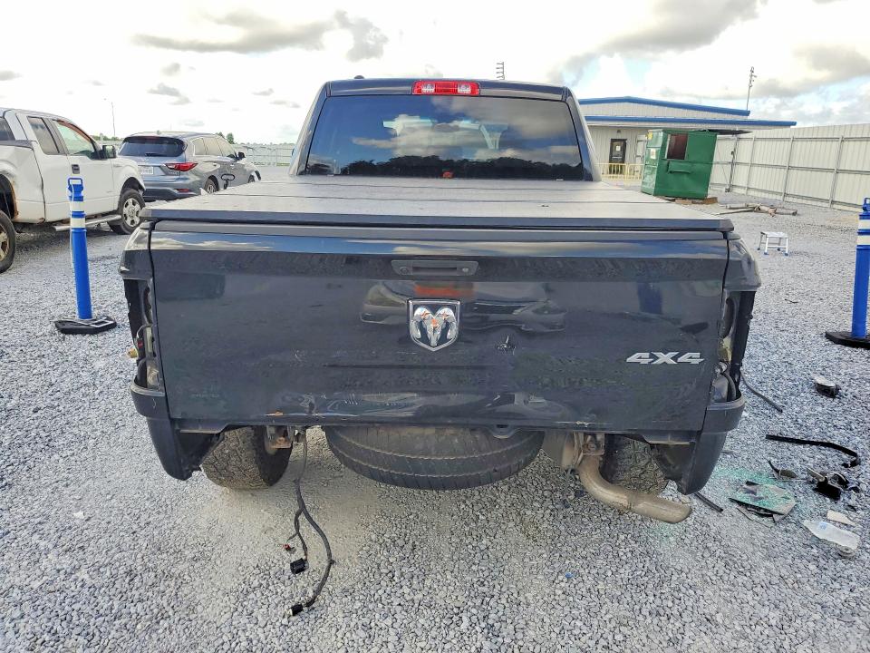 56260446 :رقم المزاد ، 1C6RR7FGXJS269212 vin ، 2018 Ram 1500 مزاد بيع