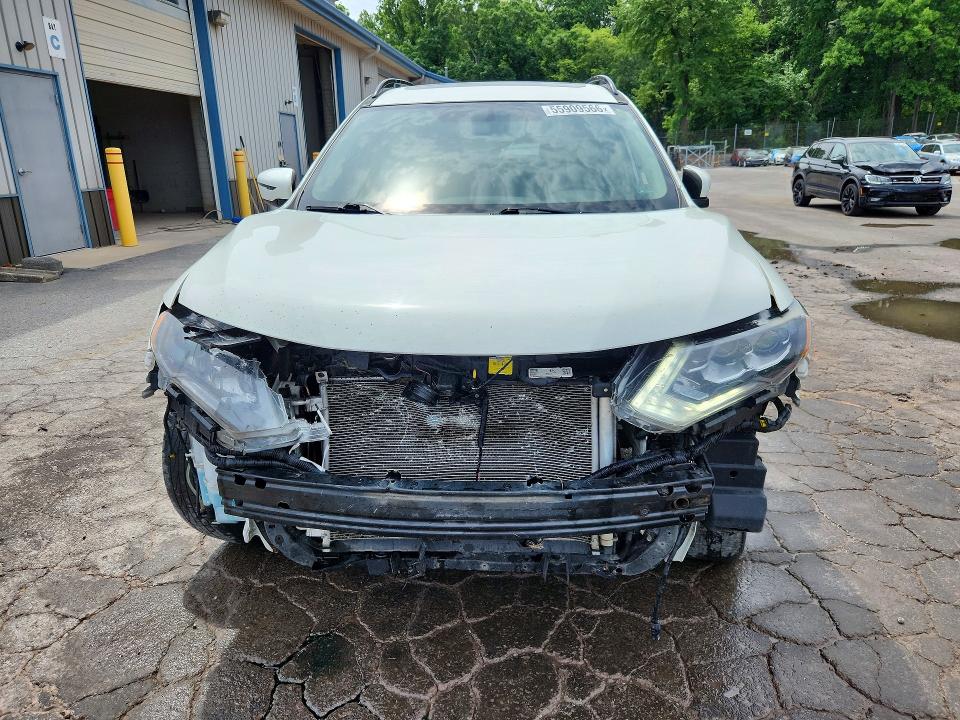 55909566 :رقم المزاد ، 5N1AT2MV0HC768726 vin ، 2017 Nissan Rogue مزاد بيع