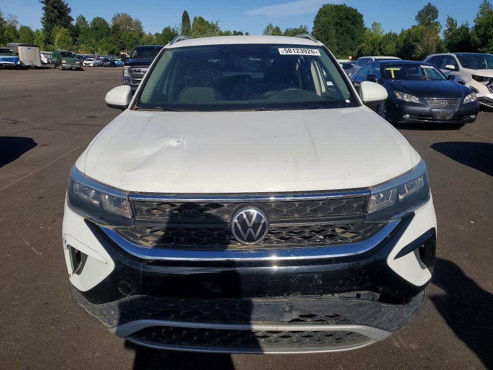 58123926 :رقم المزاد ، 3VVWX7B28NM043102 vin ، 2022 Volkswagen Taos مزاد بيع