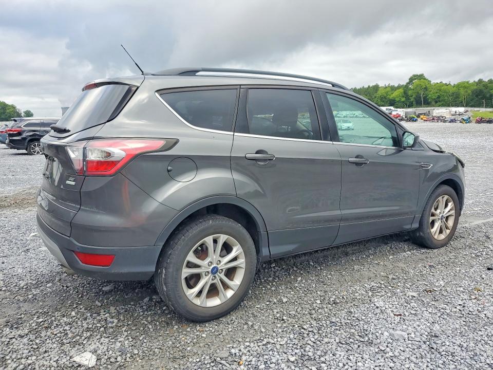 57770516 :رقم المزاد ، 1FMCU0GD1HUB02160 vin ، 2017 Ford Escape مزاد بيع
