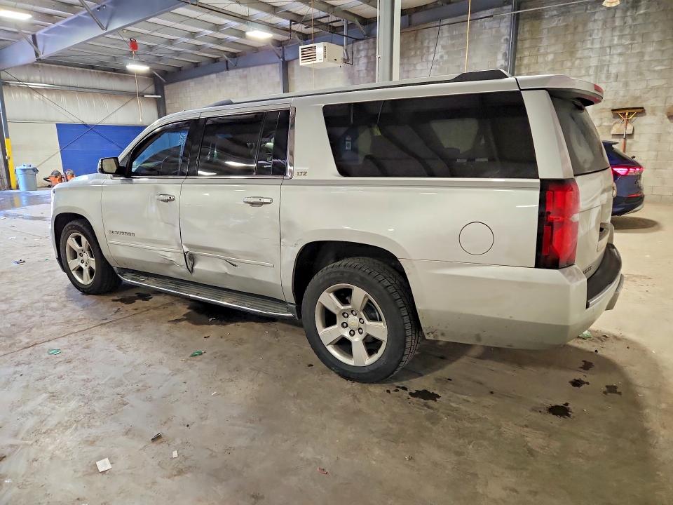 2015 Chevrolet Suburban მანქანა იყიდება აუქციონზე, vin: 1GNSKKKC9FR206175, აუქციონის ნომერი: 57171086