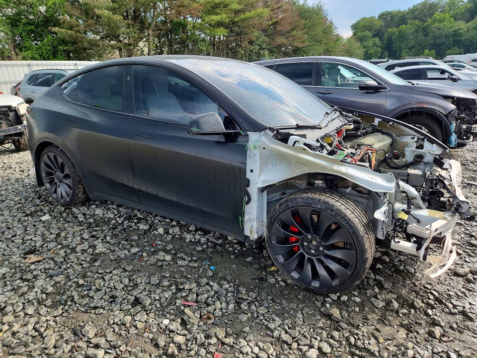 57691236 :رقم المزاد ، 7SAYGDEF8PF806850 vin ، 2023 Tesla Model Y مزاد بيع