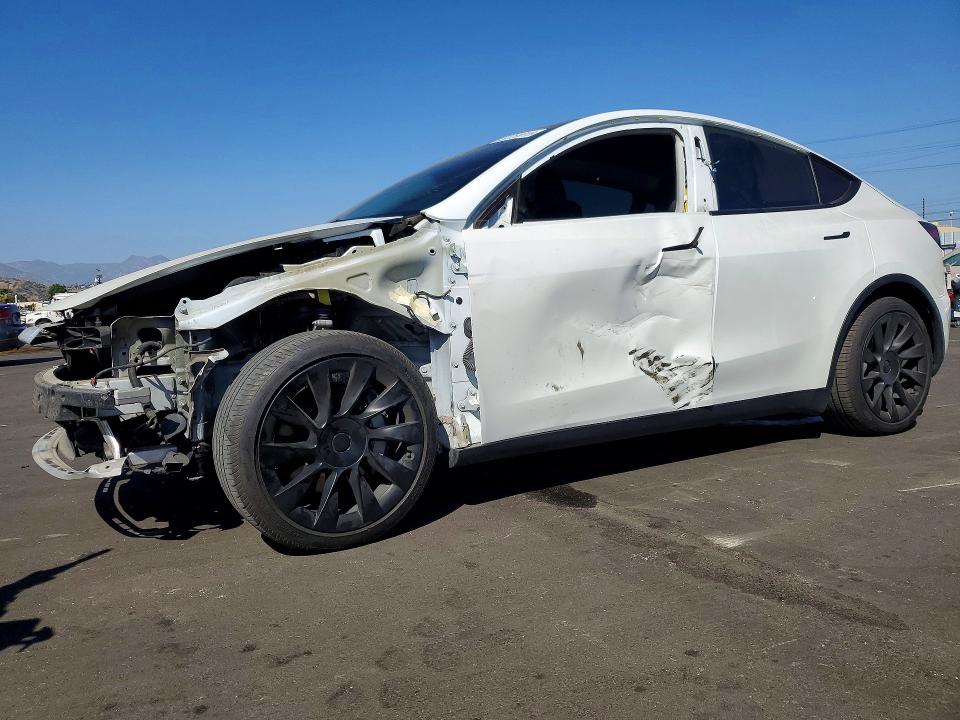 Auction sale of the 2022 Tesla Model Y, vin: 7SAYGDEE2NF328428, lot number: 53755816