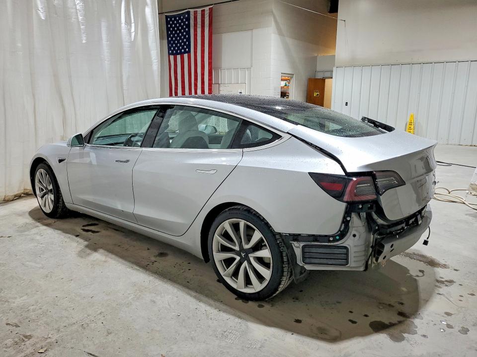 58746036 :رقم المزاد ، 5YJ3E1EB1JF097257 vin ، 2018 Tesla Model 3 مزاد بيع