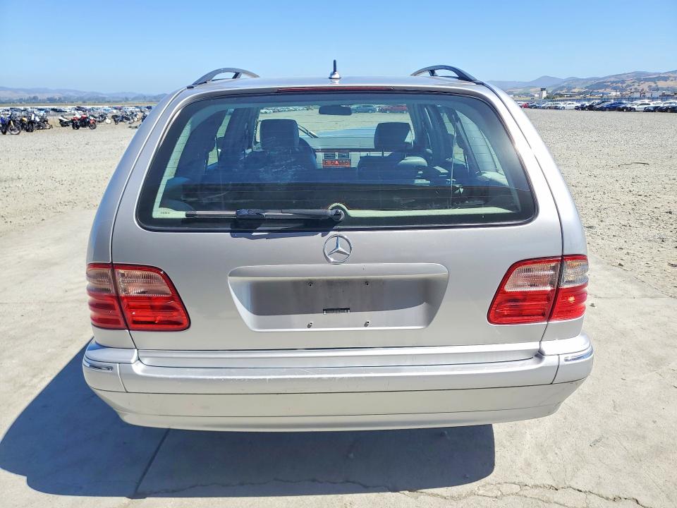 57387056 :رقم المزاد ، WDBJH82J21X051038 vin ، 2001 Mercedes-benz E مزاد بيع