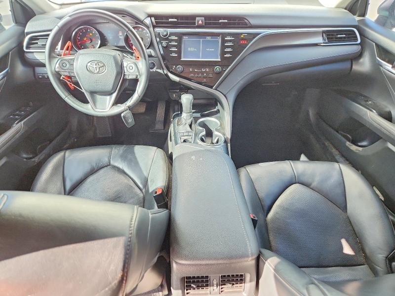 56819126 :رقم المزاد ، 4T1B61HK7JU056378 vin ، 2018 Toyota Camry مزاد بيع