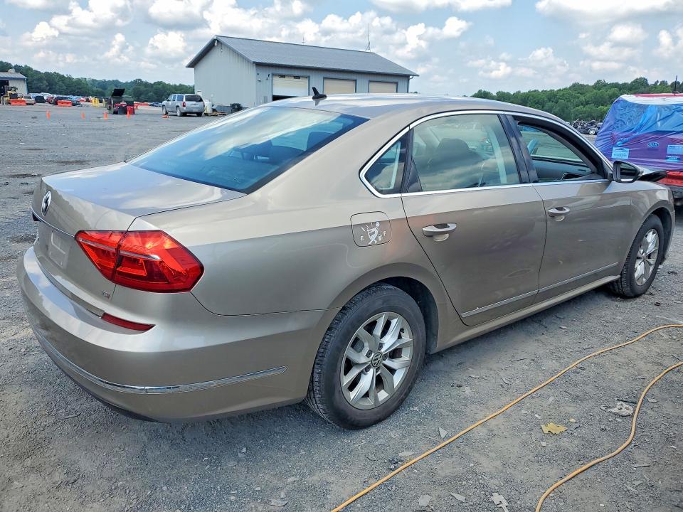 58847076 :رقم المزاد ، 1VWAT7A36GC022040 vin ، 2016 Volkswagen Pasaat مزاد بيع