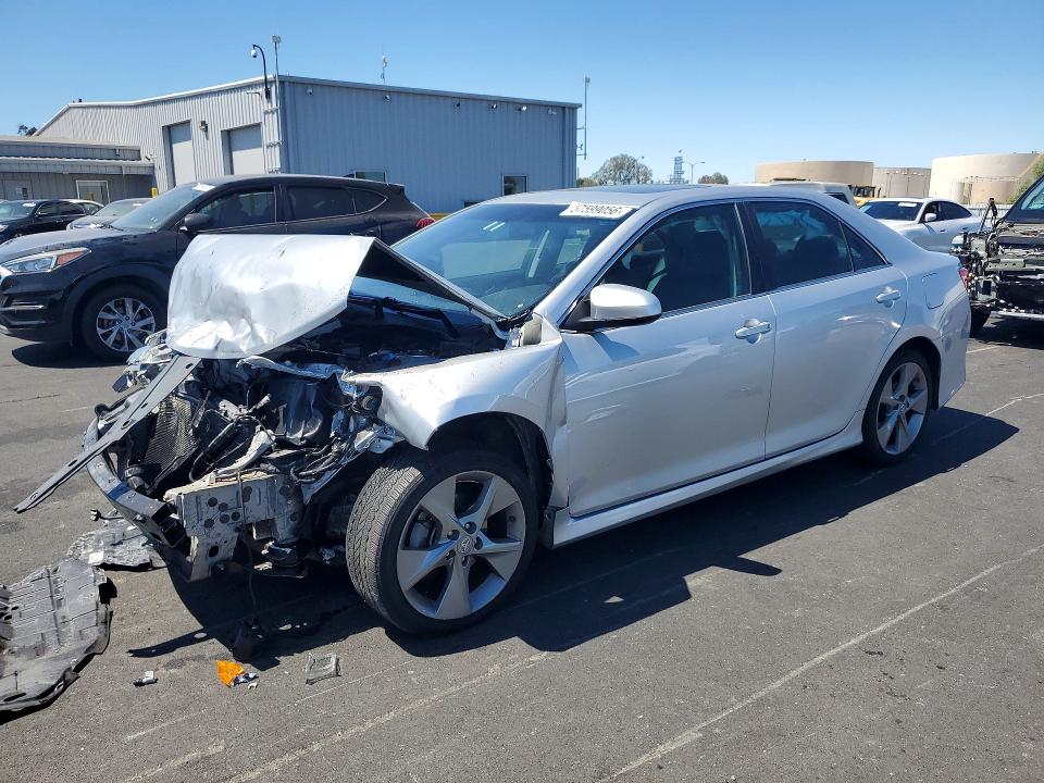 57599056 :رقم المزاد ، 4T1BK1FK8CU009765 vin ، 2012 Toyota Camry مزاد بيع
