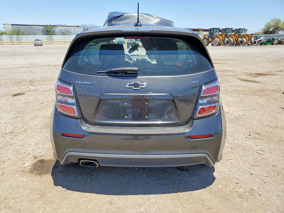 2018 Chevrolet Sonic მანქანა იყიდება აუქციონზე, vin: 1G1JD6SGXJ4101829, აუქციონის ნომერი: 56974666