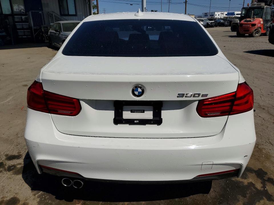 55808996 :رقم المزاد ، WBA8E1C56JA762677 vin ، 2018 Bmw 330e مزاد بيع