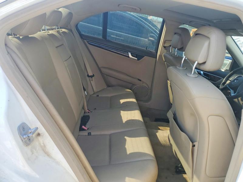 58385946 :رقم المزاد ، WDDGF4HB4ER305701 vin ، 2014 Mercedes-benz C مزاد بيع