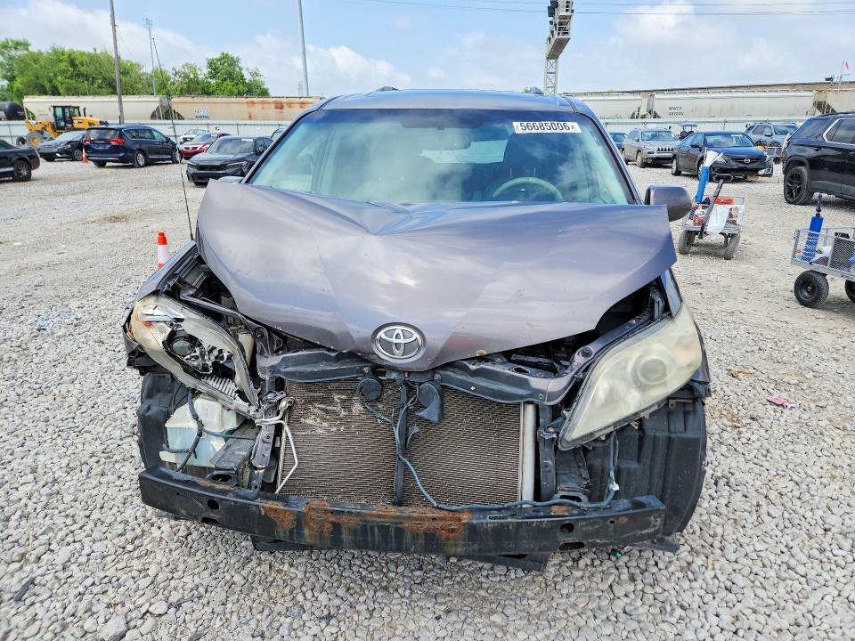 56685006 :رقم المزاد ، 5TDYK3DC8CS259677 vin ، 2012 Toyota Sienna مزاد بيع