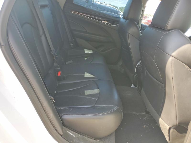 55601996 :رقم المزاد ، 1G4ZP5SZ8JU127385 vin ، 2018 Buick Lacrosse مزاد بيع