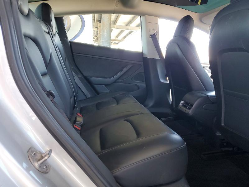 57944026 :رقم المزاد ، 5YJ3E1EB7JF069253 vin ، 2018 Tesla Model 3 مزاد بيع
