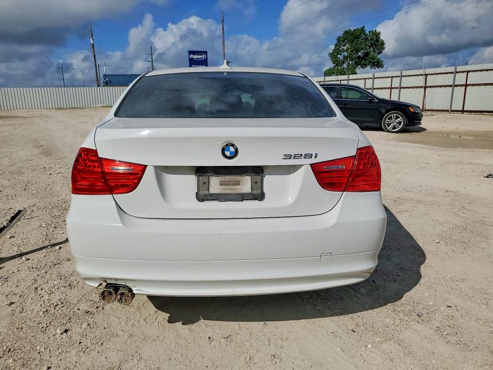 2011 Bmw 328 მანქანა იყიდება აუქციონზე, vin: WBAPH7C58BE682328, აუქციონის ნომერი: 56739756