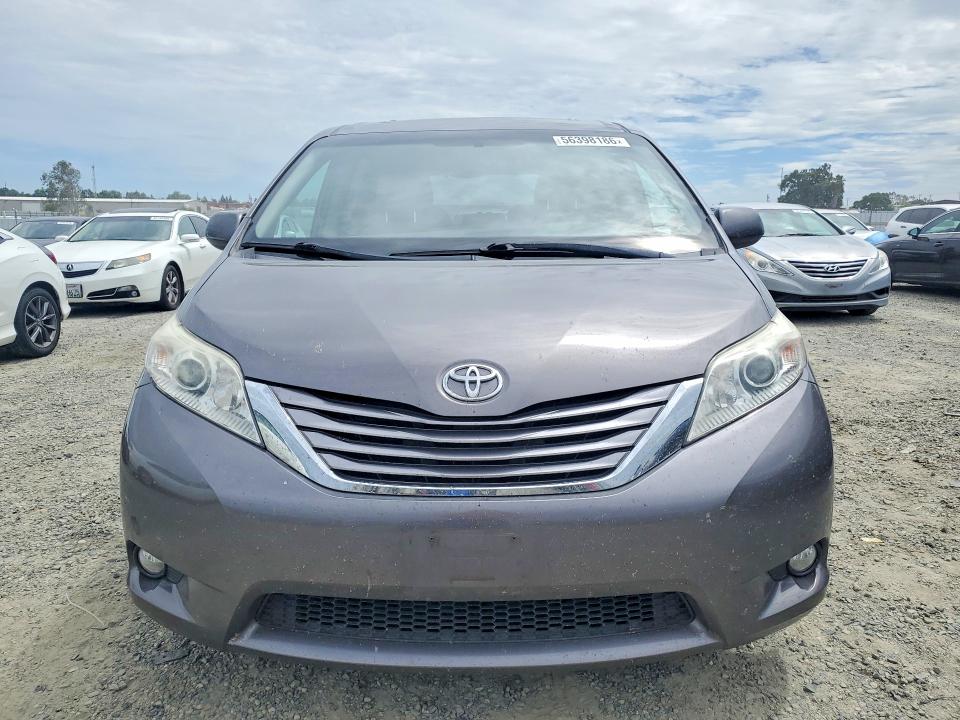 56398186 :رقم المزاد ، 5TDYZ3DC9HS891655 vin ، 2017 Toyota Sienna مزاد بيع