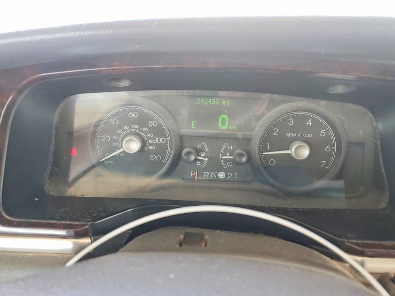 2007 Lincoln Town Car მანქანა იყიდება აუქციონზე, vin: 1LNHM81W17Y617942, აუქციონის ნომერი: 85965215