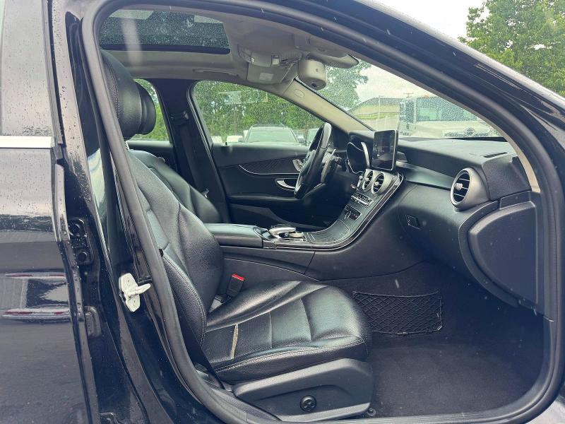 56053306 :رقم المزاد ، 55SWF4KB1FU068945 vin ، 2015 Mercedes-benz C مزاد بيع