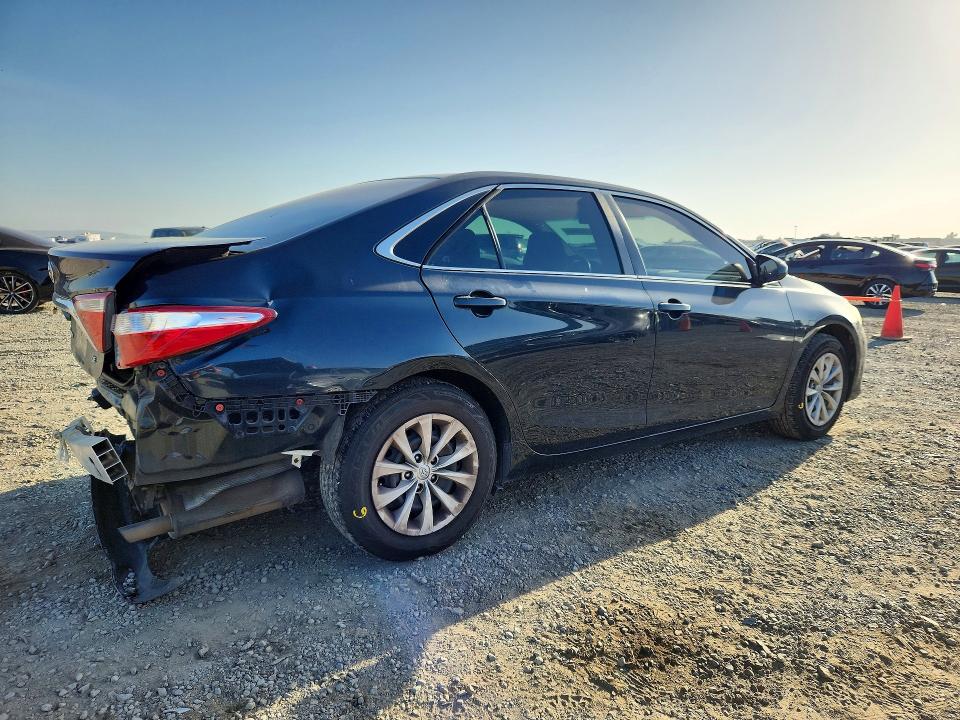 55784806 :رقم المزاد ، 4T4BF1FK4FR481654 vin ، 2015 Toyota Camry مزاد بيع