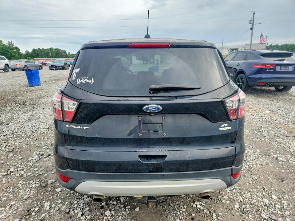 57764176 :رقم المزاد ، 1FMCU0GD6HUD10180 vin ، 2017 Ford Escape مزاد بيع