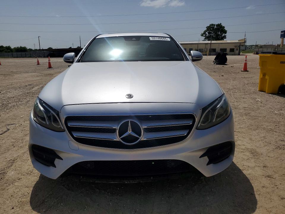 59148686 :رقم المزاد ، WDDZF4JB2JA432488 vin ، 2018 Mercedes-benz E مزاد بيع